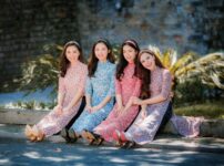 色々なカラーのアオザイを着ているベトナム人女性達